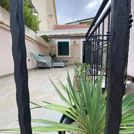Little Oasis Apartment Sibenik Exterior photo